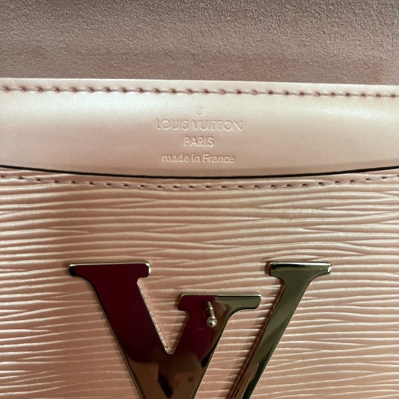 Louis Vuitton Louise Epi Leather PM Bag in Rose Claire / Light Pink - Picture 7 of 12